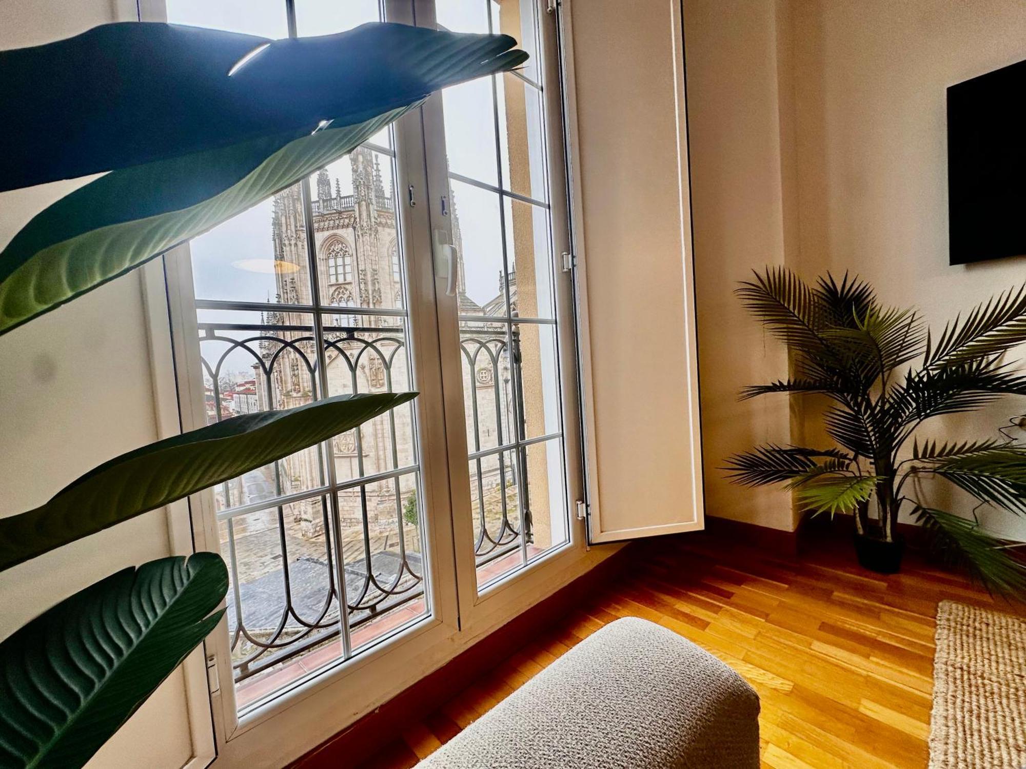 Atuaire Home Balcon Con Vistas A La Catedral De Burgo Exterior foto